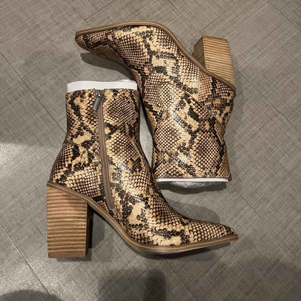 never worn Steve Madden snake skin block heel booties.